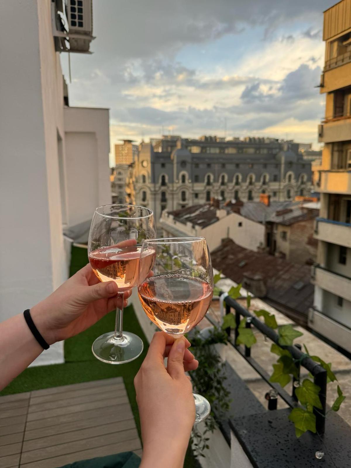 Skycentral Букурещ Екстериор снимка